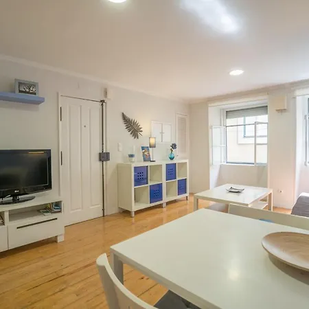 Appartamento Guestready - Colorful 1br Apt - 15 Mins To Castelo De S Jorge Lisbona